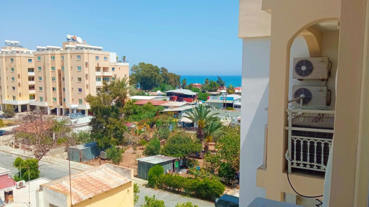 Luxury Private Rooms -Sea View, Netflix, Gym- 5 Min From Beach! - Private Room In Shared Apartment Larnaca Exterior foto