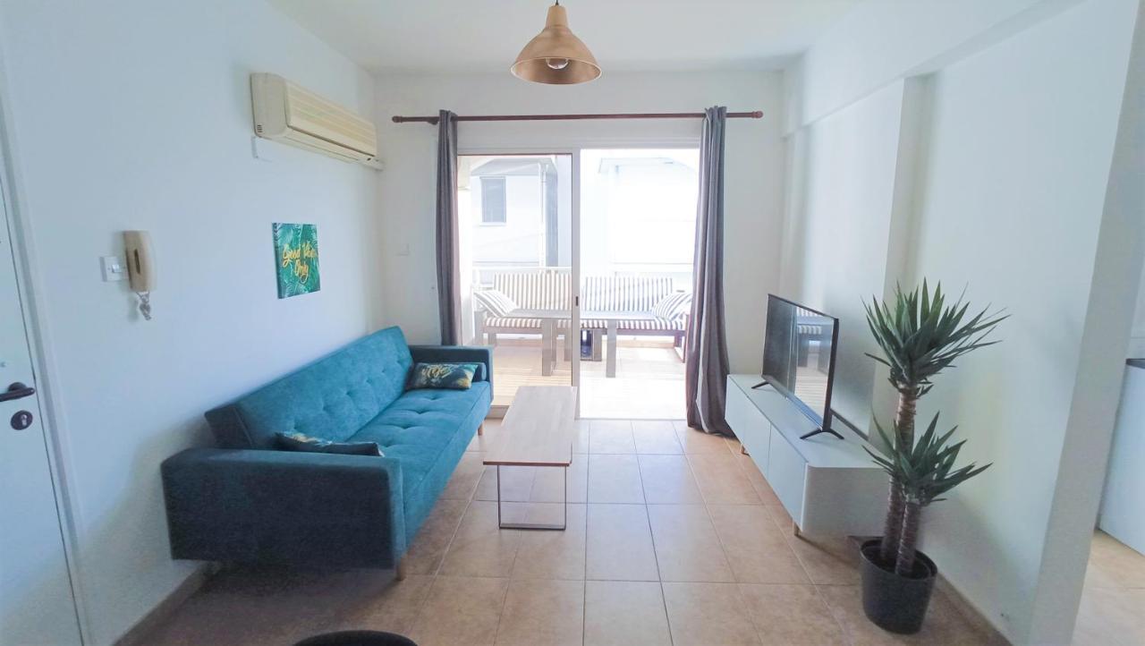 Luxury Private Rooms -Sea View, Netflix, Gym- 5 Min From Beach! - Private Room In Shared Apartment Larnaca Exterior foto