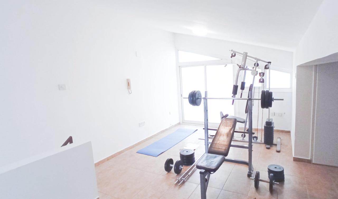 Luxury Private Rooms -Sea View, Netflix, Gym- 5 Min From Beach! - Private Room In Shared Apartment Larnaca Exterior foto