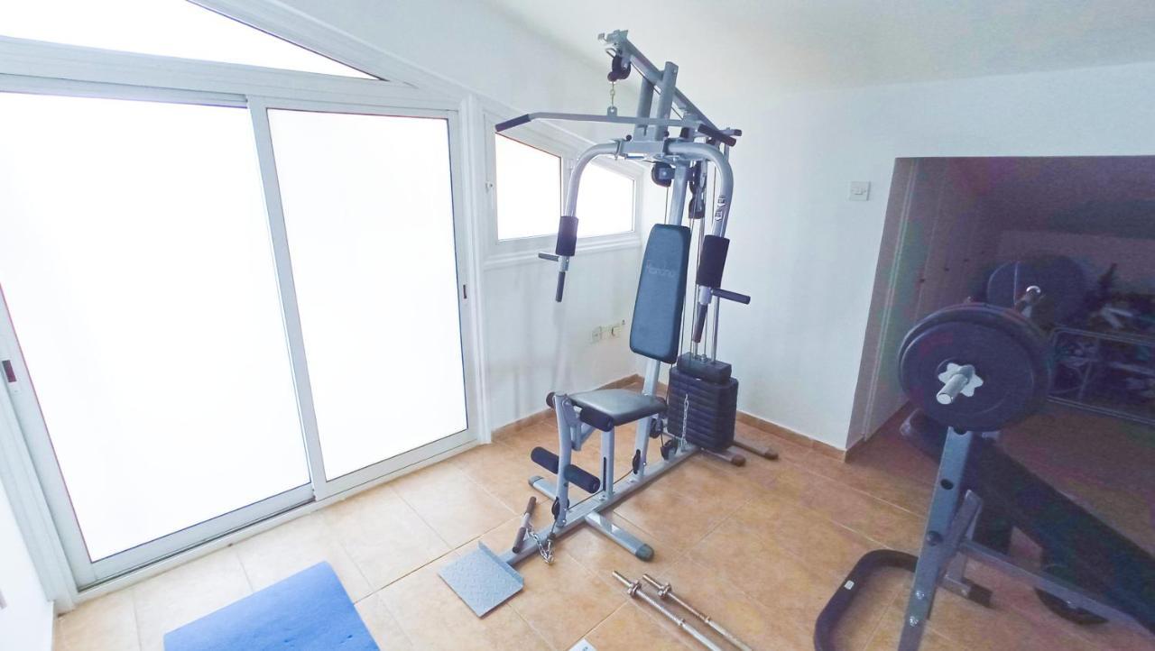 Luxury Private Rooms -Sea View, Netflix, Gym- 5 Min From Beach! - Private Room In Shared Apartment Larnaca Exterior foto